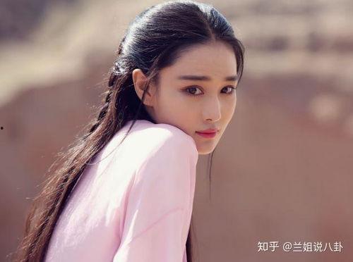 娱乐八卦爆料感情,明星恋情疑云重重，真相即将揭晓